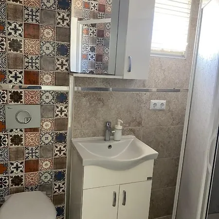 Küçük ev * Özdere
